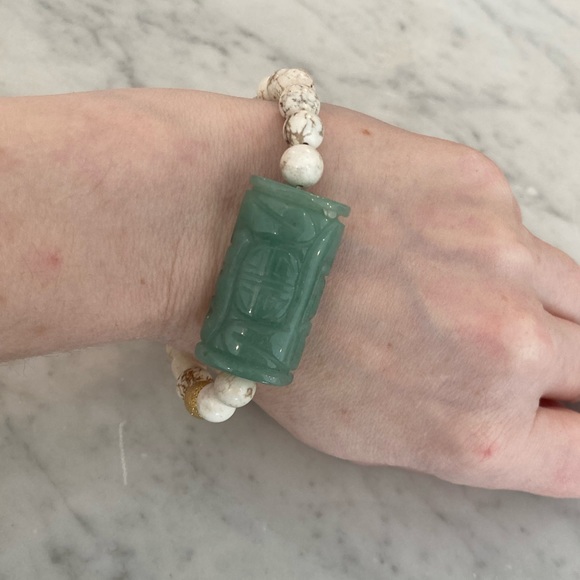 Carved Jade and Howlite Beaded Bracelet - Picture 8 of 13